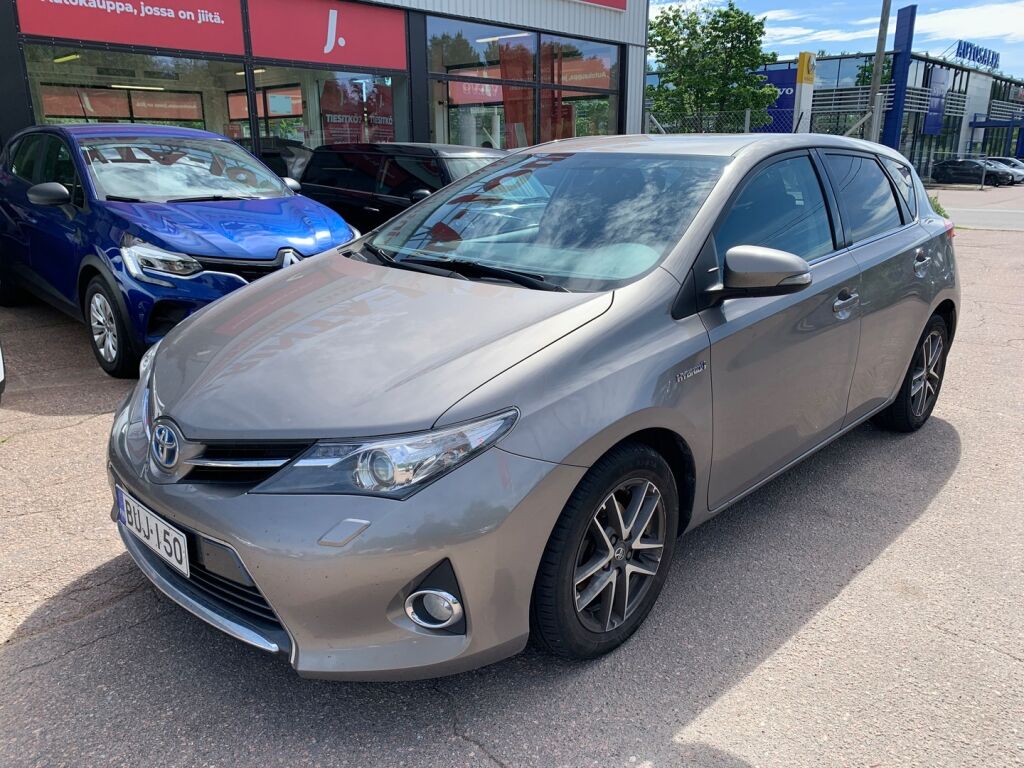 Toyota Auris 2015 Ruskea (beige)