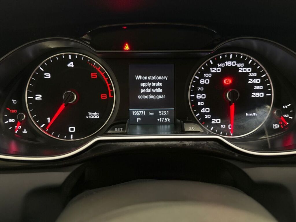 Audi A4 2015 Musta
