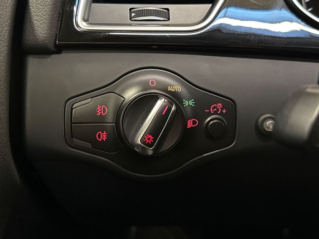 Audi A4 2015 Musta