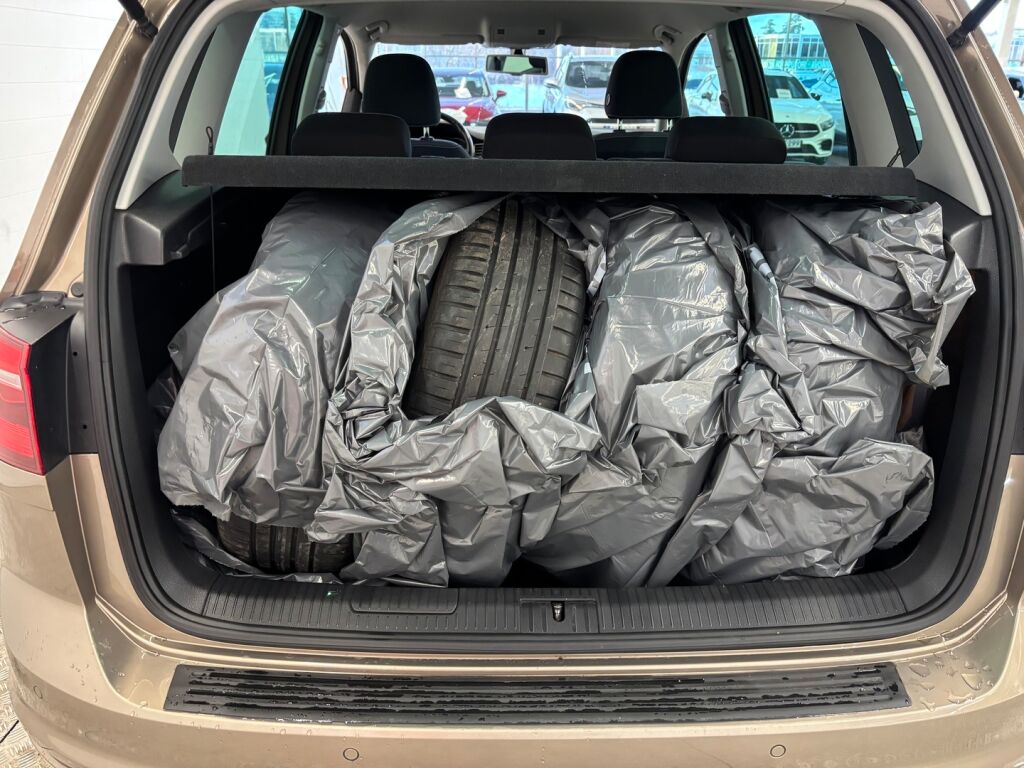 Volkswagen Golf Sportsvan 2016 Ruskea (beige)