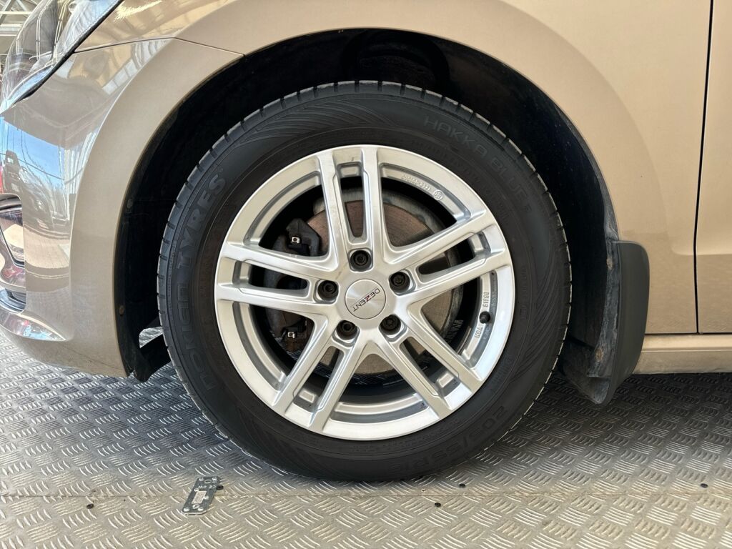 Volkswagen Golf Sportsvan 2016 Ruskea (beige)