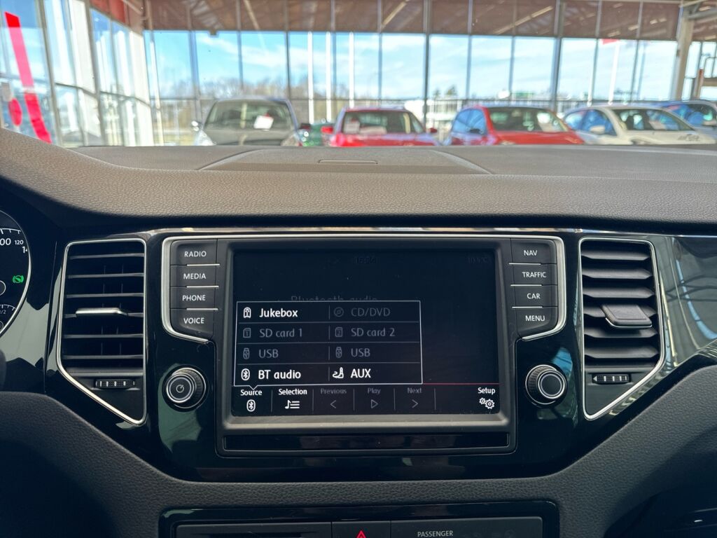 Volkswagen Golf Sportsvan 2016 Ruskea (beige)