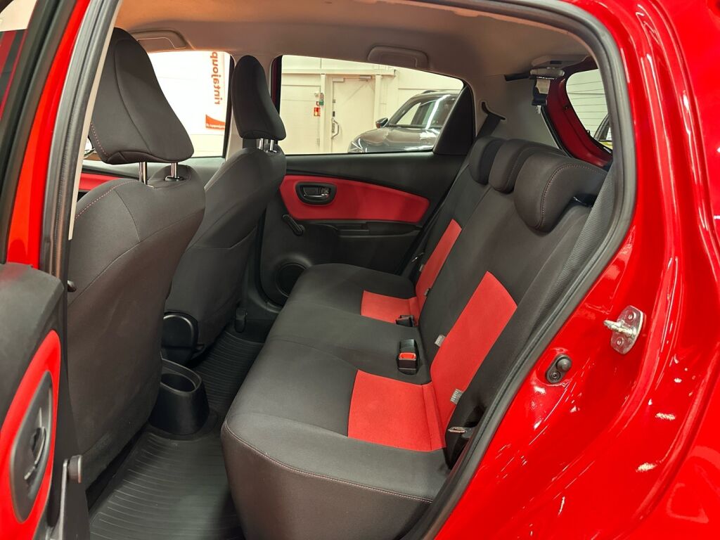 Toyota Yaris 2015 Punainen