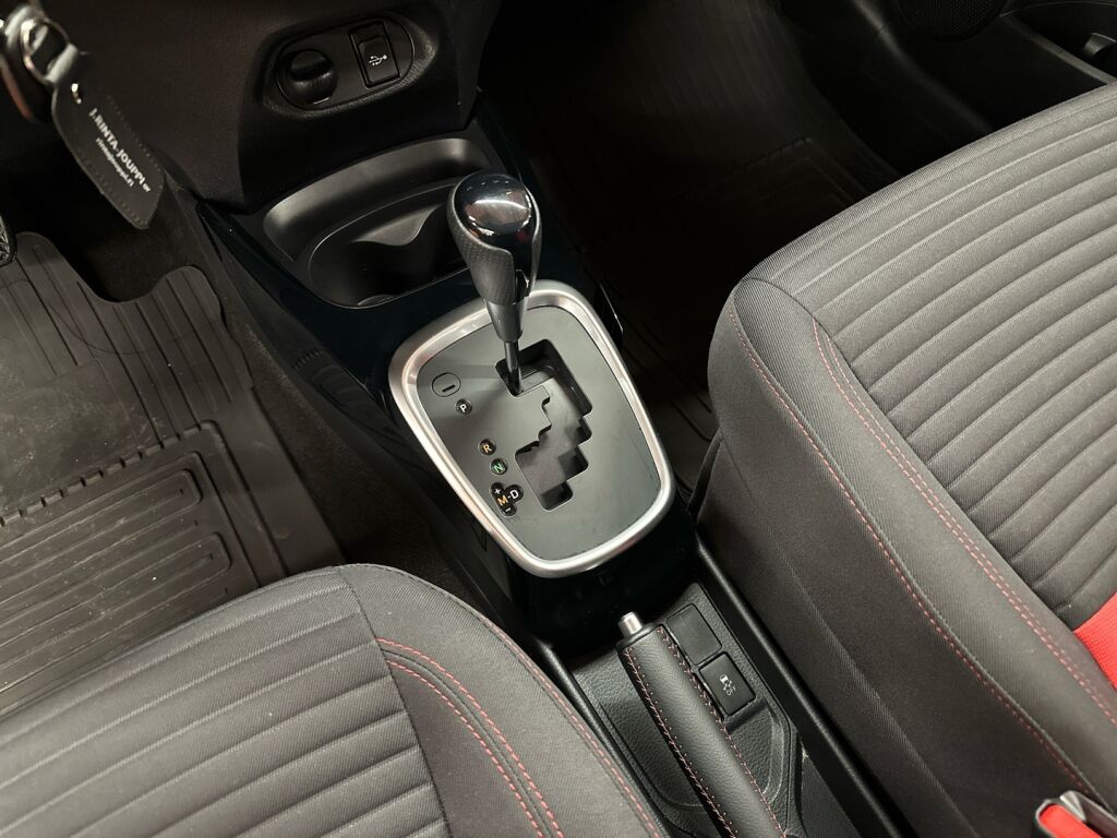 Toyota Yaris 2015 Punainen