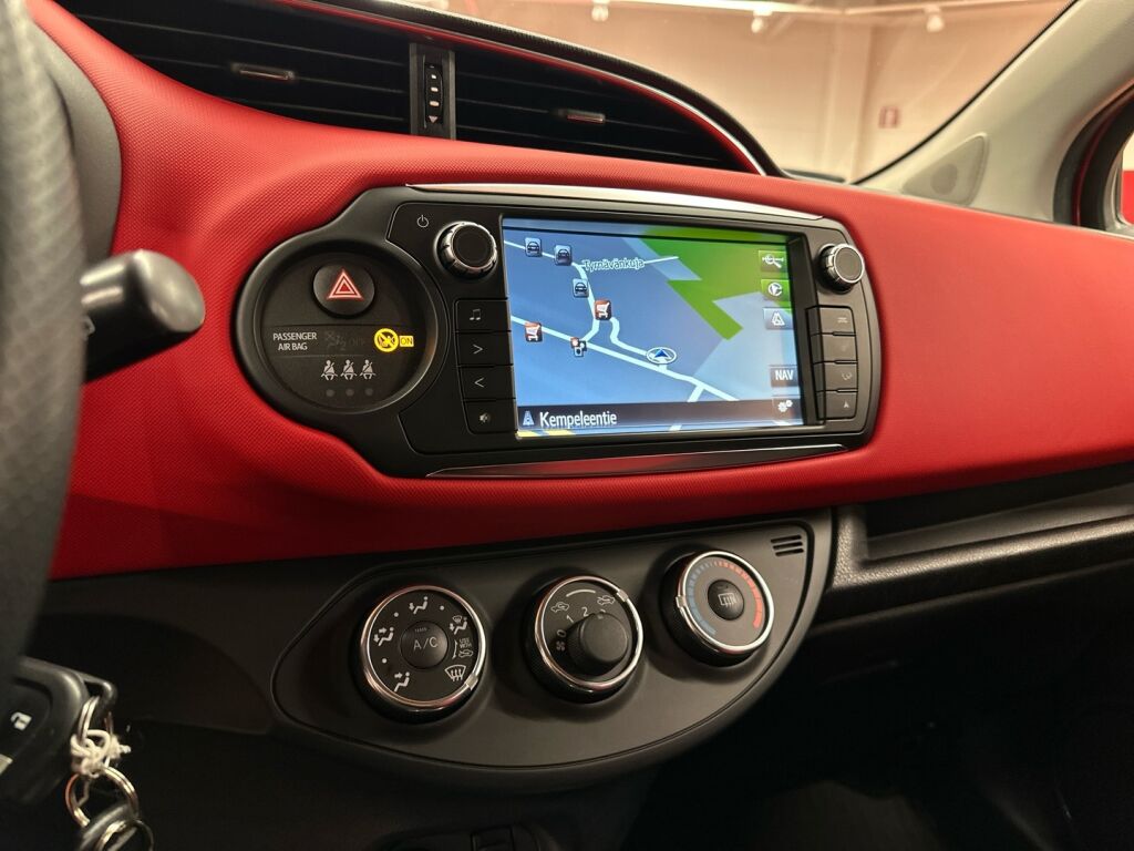 Toyota Yaris 2015 Punainen