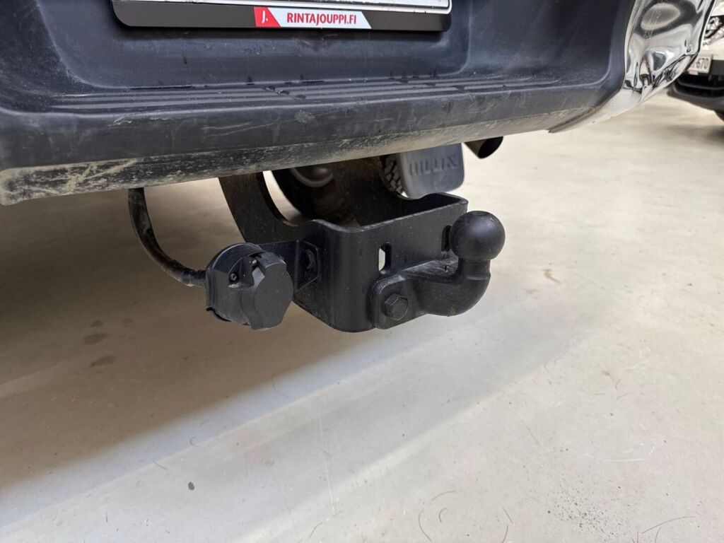 Toyota Hilux 2017 Punainen