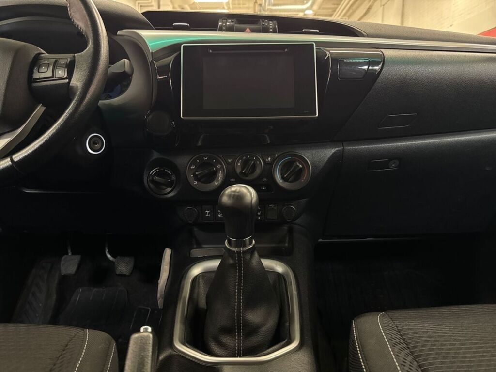 Toyota Hilux 2017 Punainen