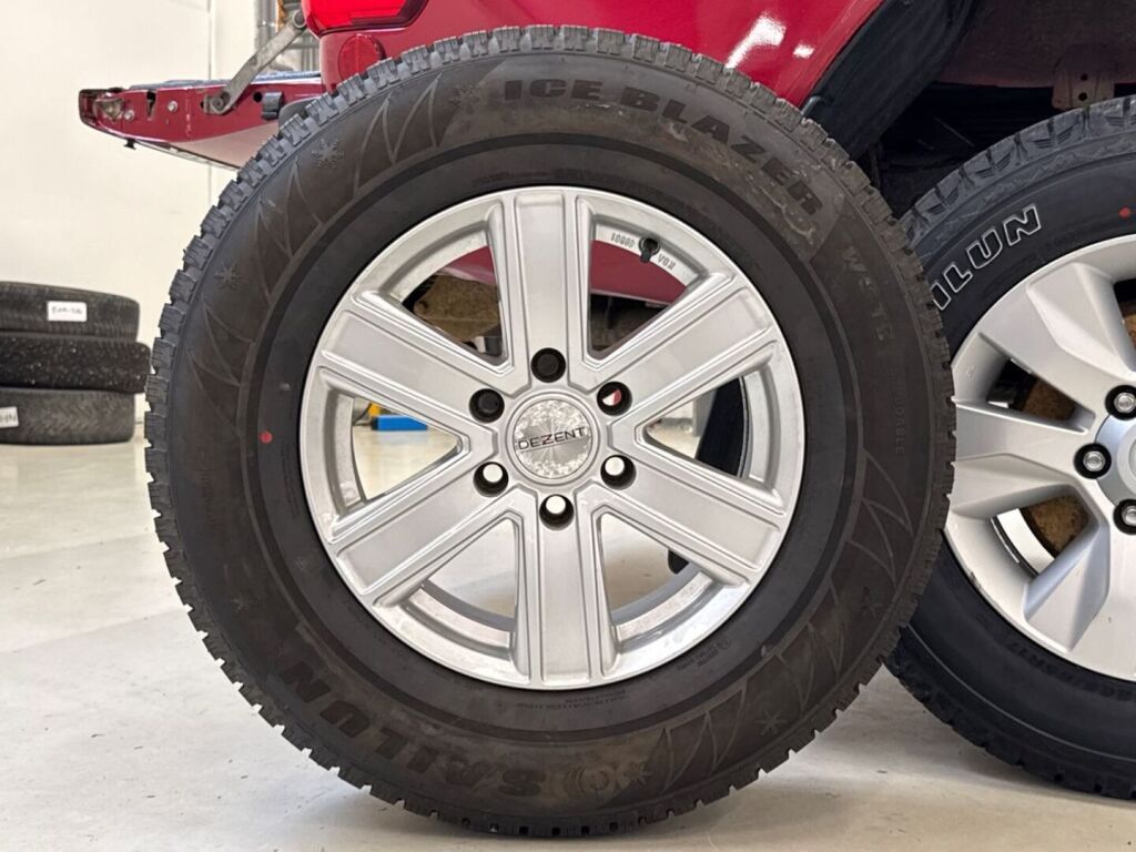 Toyota Hilux 2017 Punainen