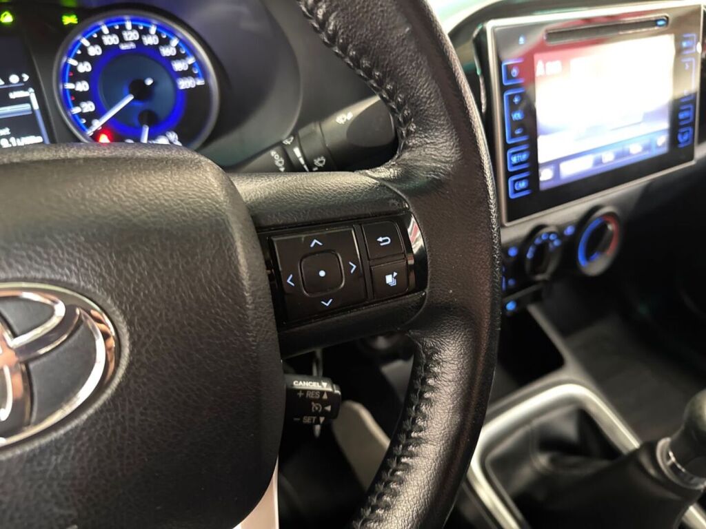 Toyota Hilux 2017 Punainen