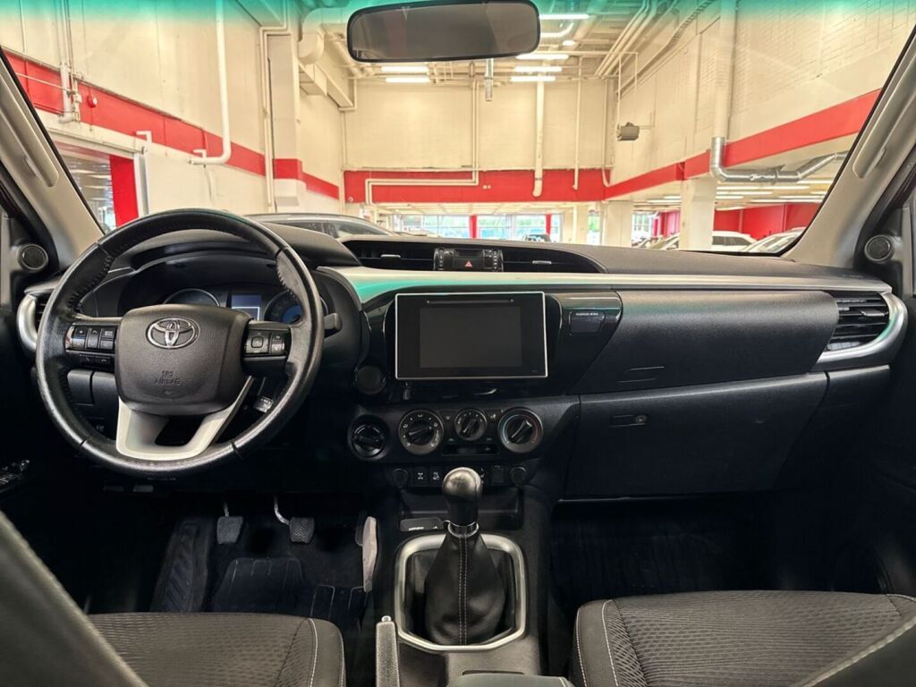 Toyota Hilux 2017 Punainen