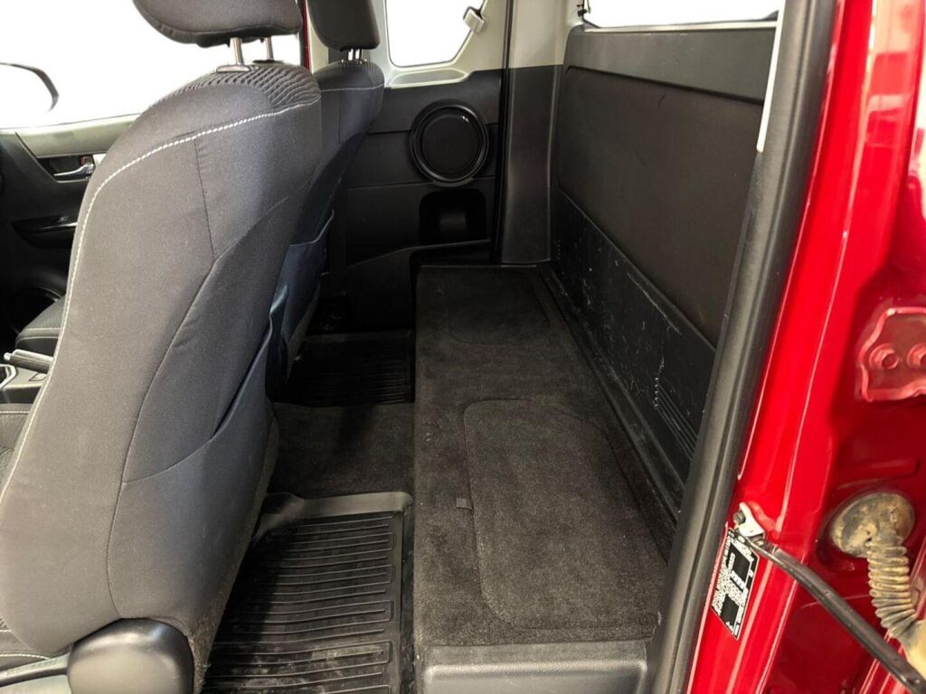 Toyota Hilux 2017 Punainen