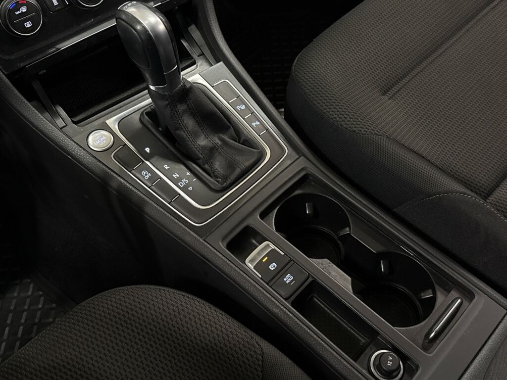 Volkswagen Golf 2017 Valkoinen