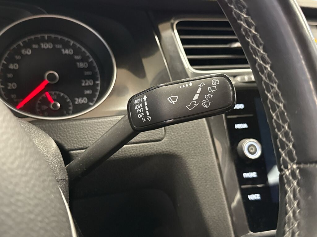 Volkswagen Golf 2017 Valkoinen