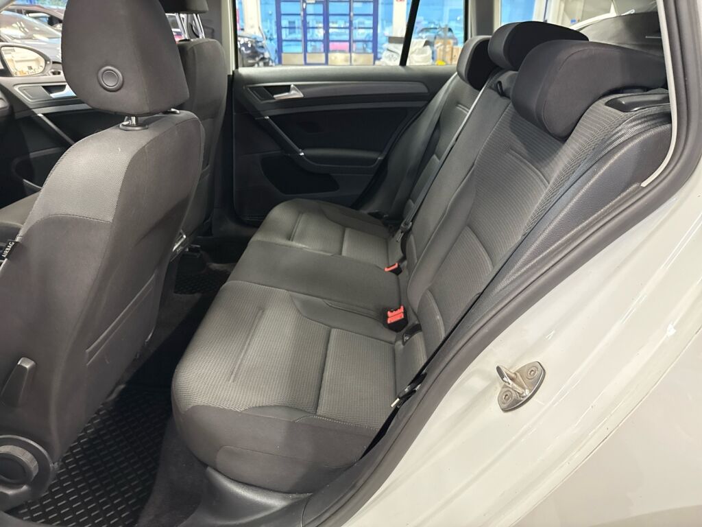 Volkswagen Golf 2017 Valkoinen