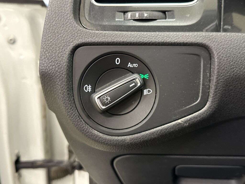 Volkswagen Golf 2017 Valkoinen