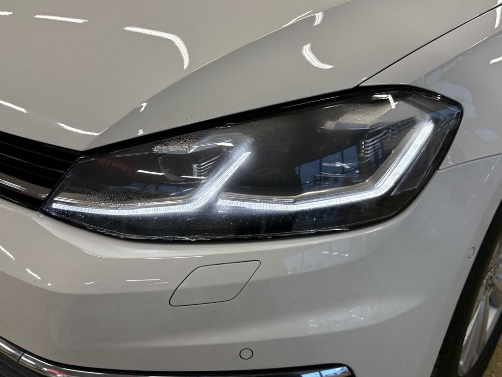 Volkswagen Golf 2017 Valkoinen