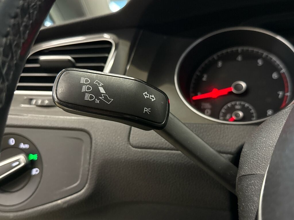 Volkswagen Golf 2017 Valkoinen