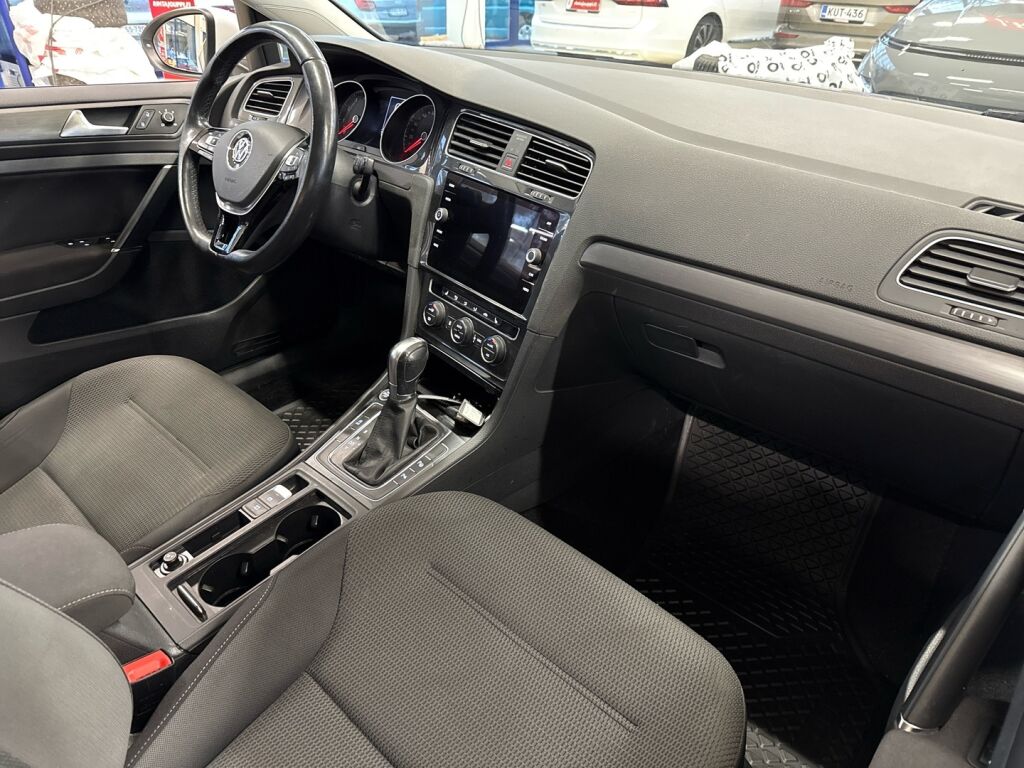 Volkswagen Golf 2017 Valkoinen