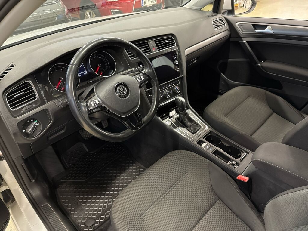 Volkswagen Golf 2017 Valkoinen