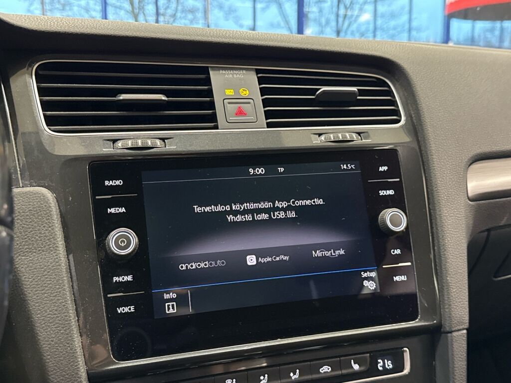 Volkswagen Golf 2017 Valkoinen