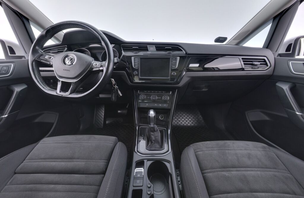 Volkswagen Touran 2017 Valkoinen
