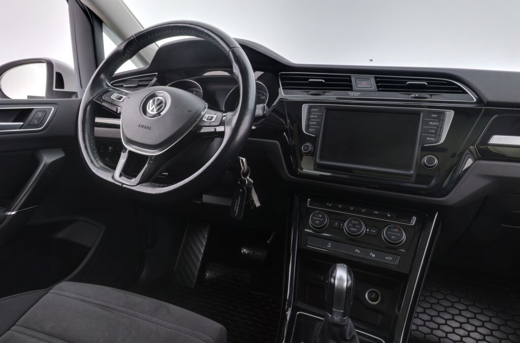 Volkswagen Touran 2017 Valkoinen