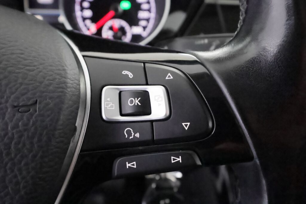 Volkswagen Touran 2017 Valkoinen