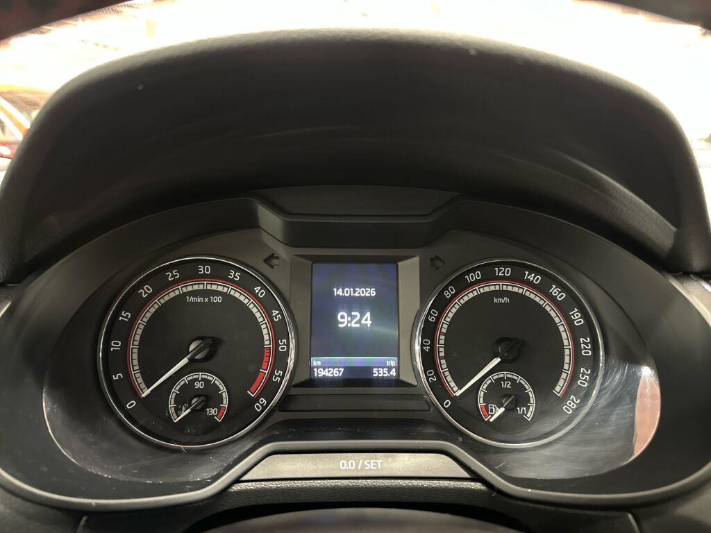 Skoda Octavia 2018 Valkoinen