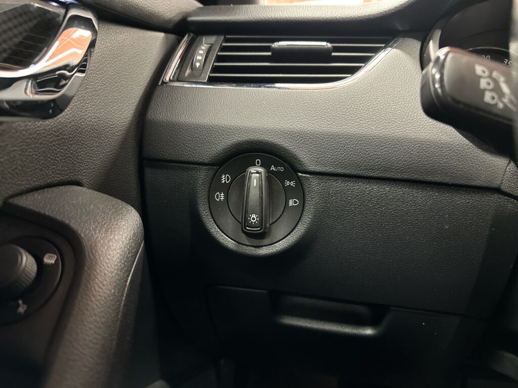 Skoda Octavia 2018 Valkoinen