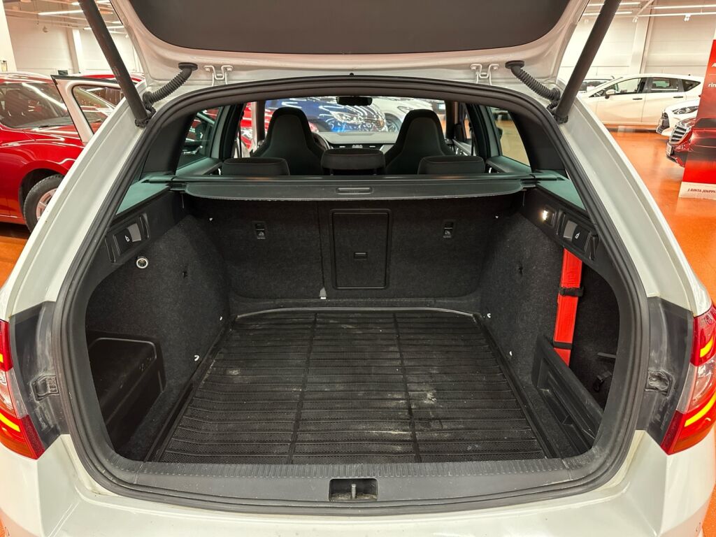 Skoda Octavia 2018 Valkoinen