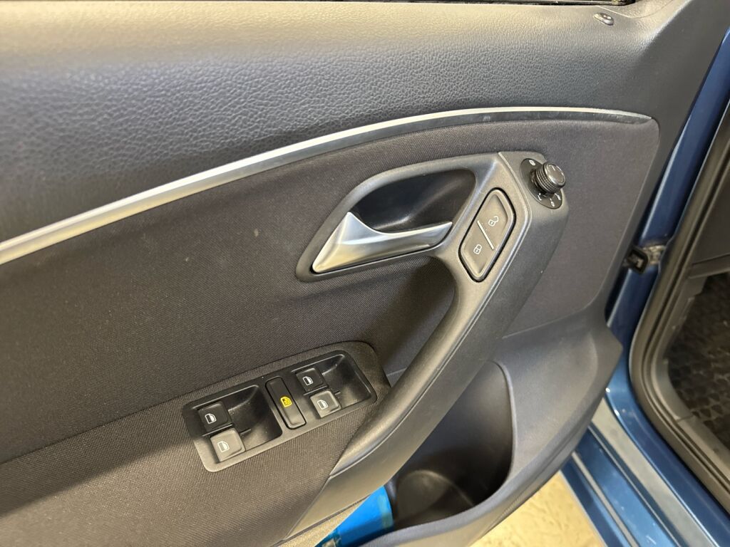 Volkswagen Polo 2017 Sininen