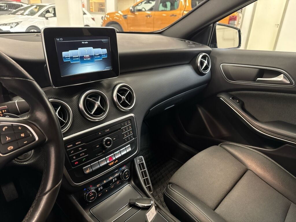 Mercedes-Benz A 2017 Musta