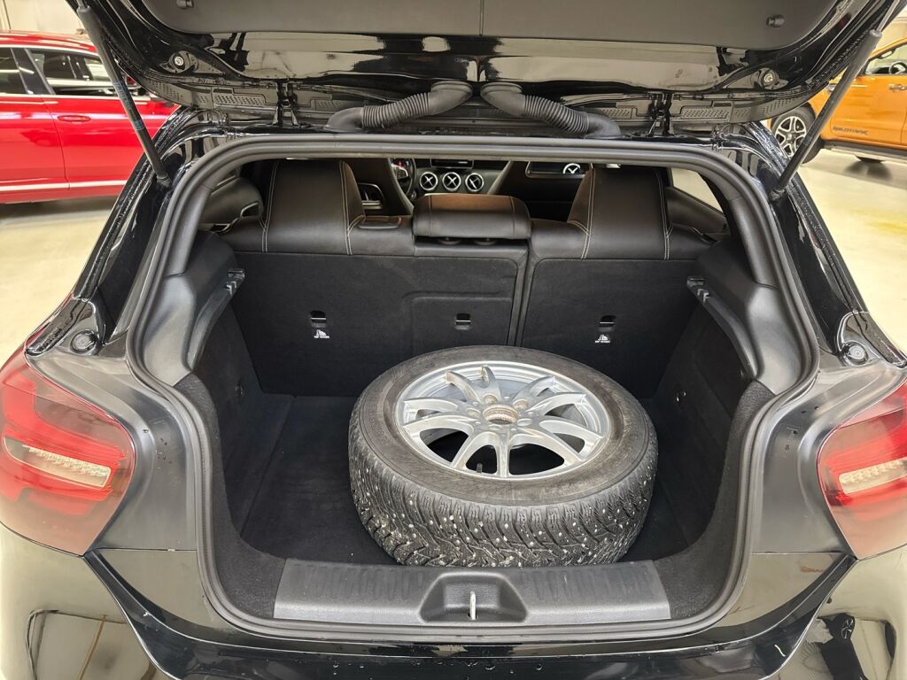 Mercedes-Benz A 2017 Musta