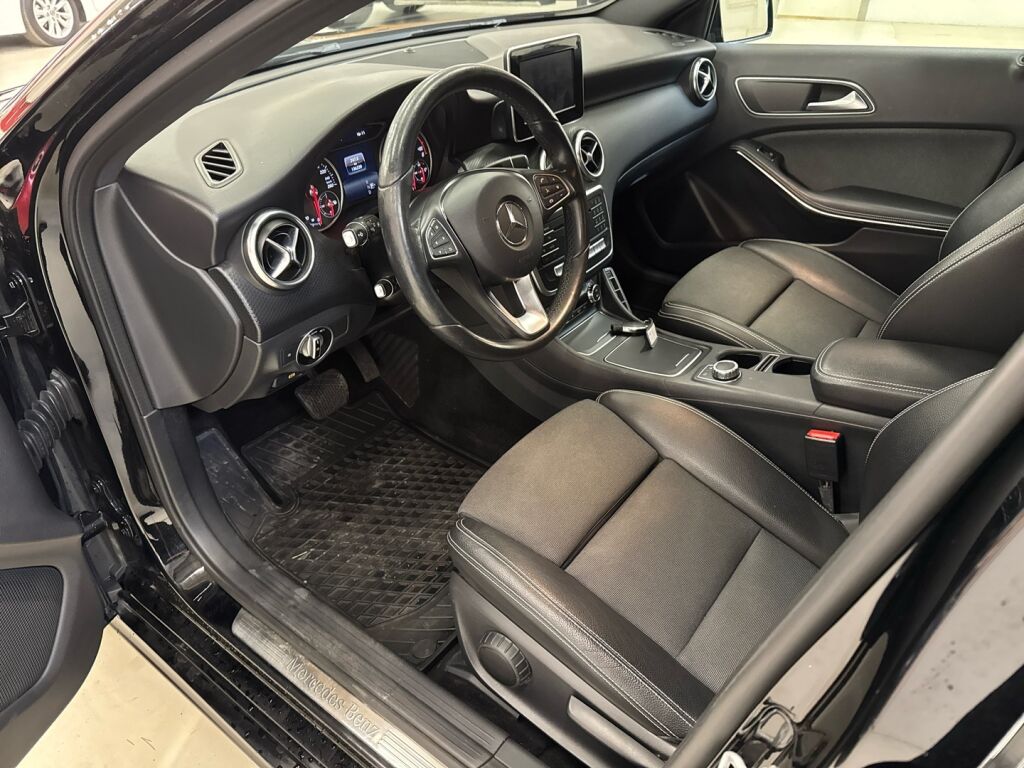 Mercedes-Benz A 2017 Musta