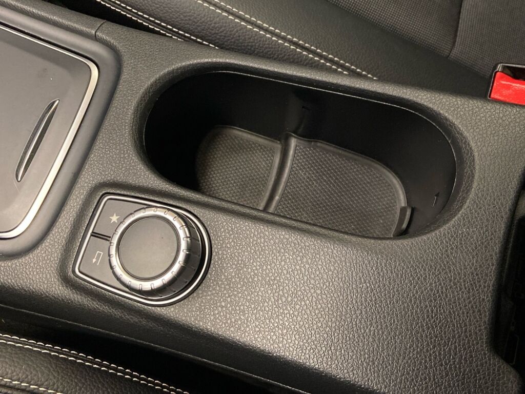 Mercedes-Benz A 2018 Valkoinen