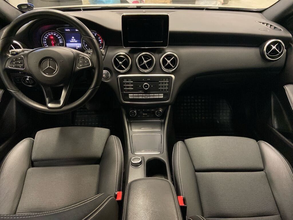 Mercedes-Benz A 2018 Valkoinen