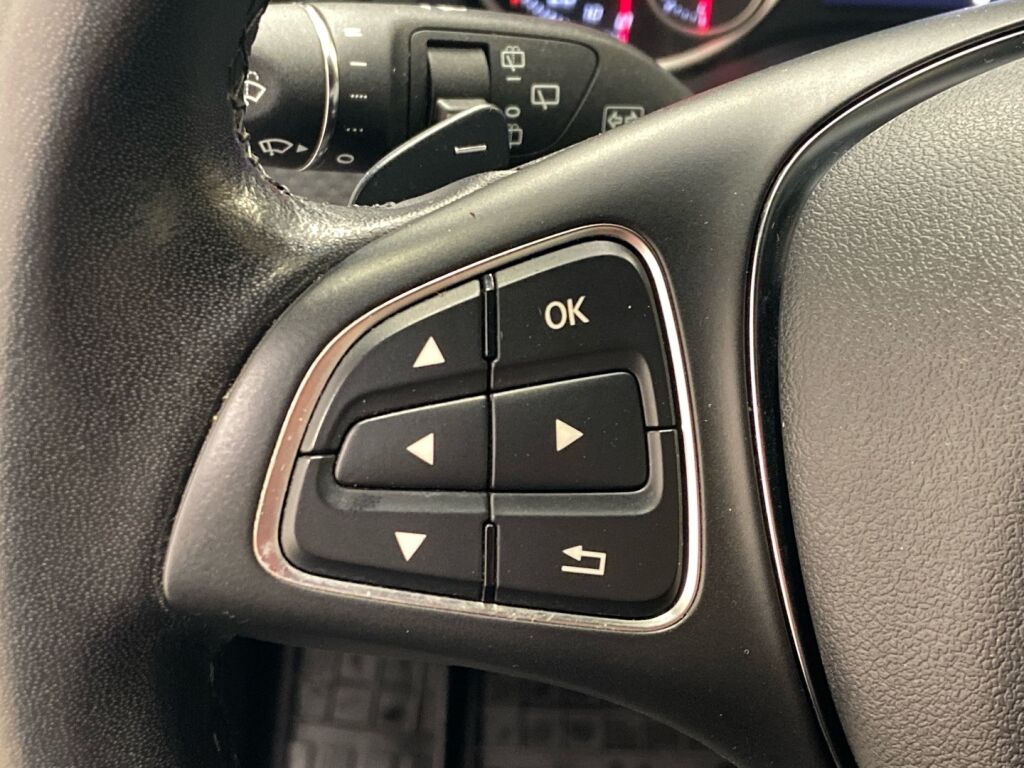 Mercedes-Benz A 2018 Valkoinen