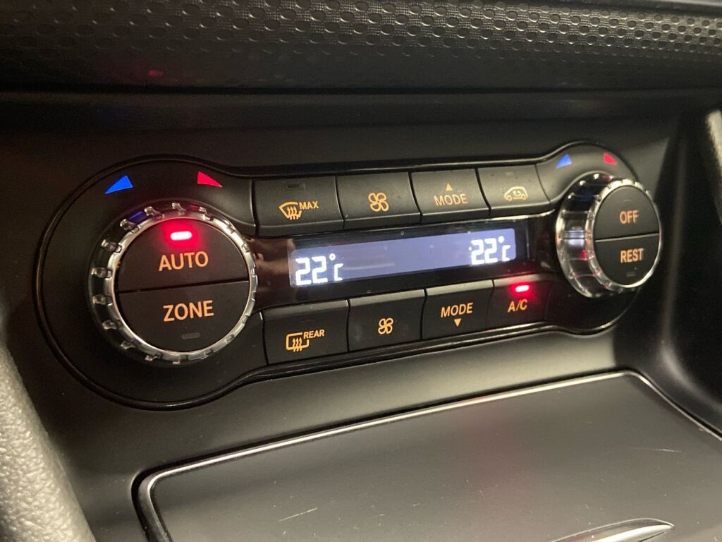 Mercedes-Benz A 2018 Valkoinen