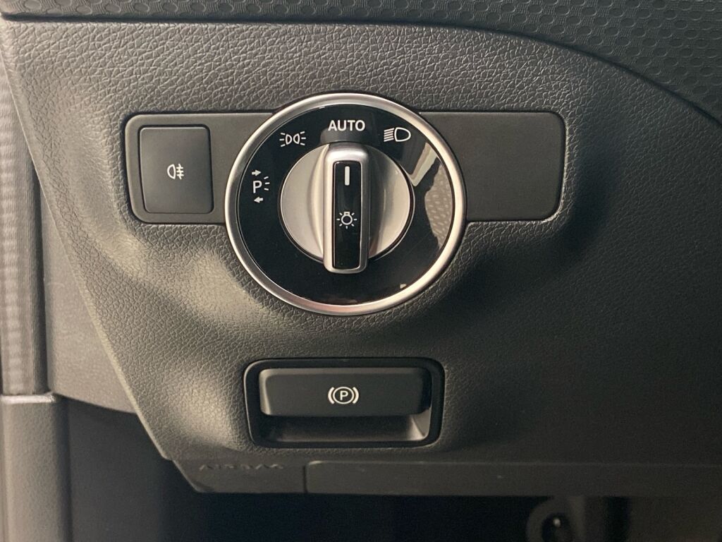 Mercedes-Benz A 2018 Valkoinen