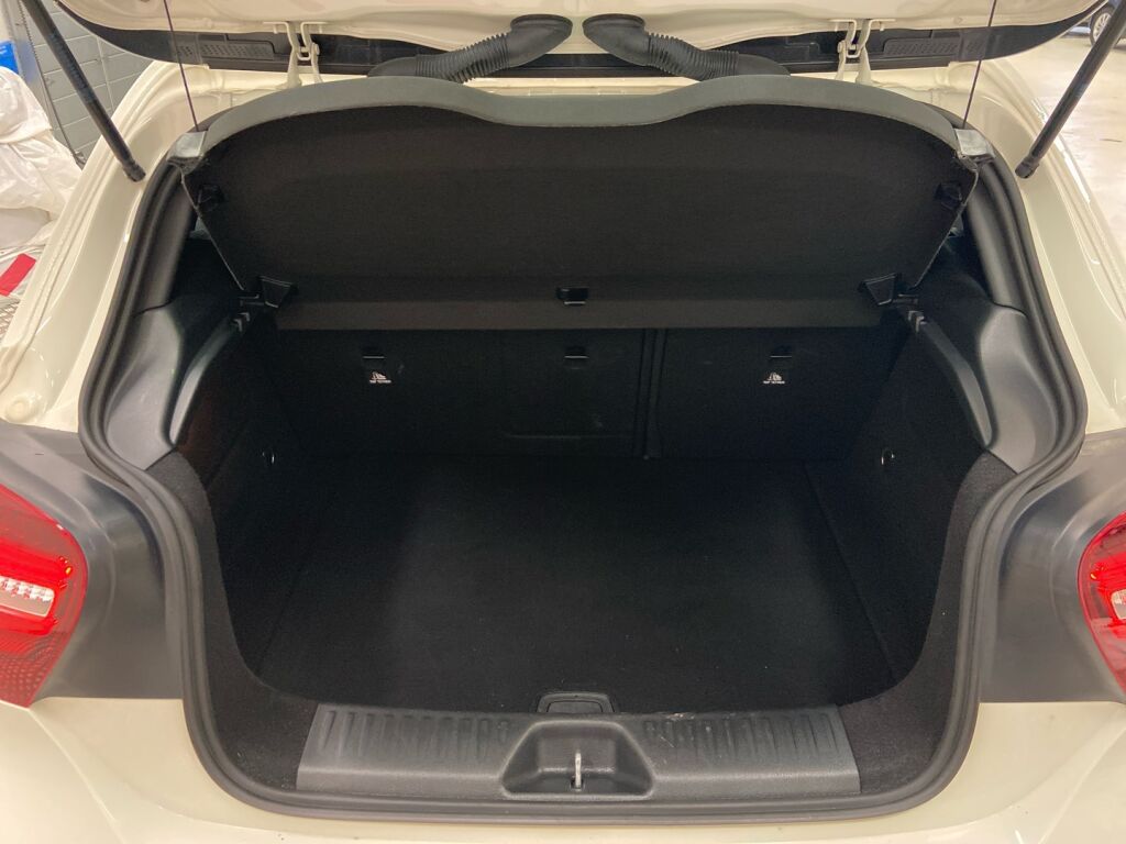 Mercedes-Benz A 2018 Valkoinen