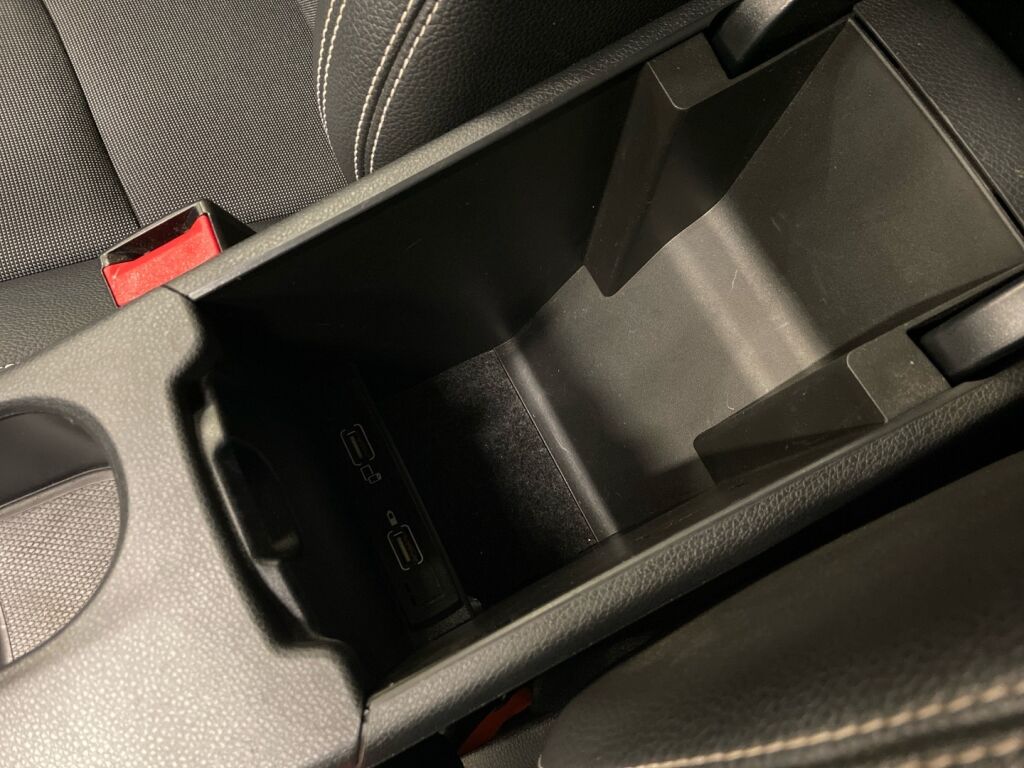 Mercedes-Benz A 2018 Valkoinen