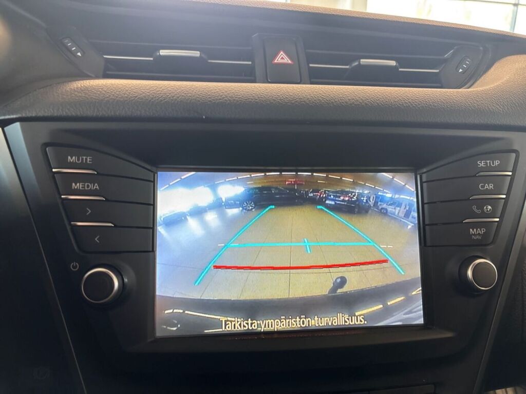 Toyota Avensis 2018 Musta