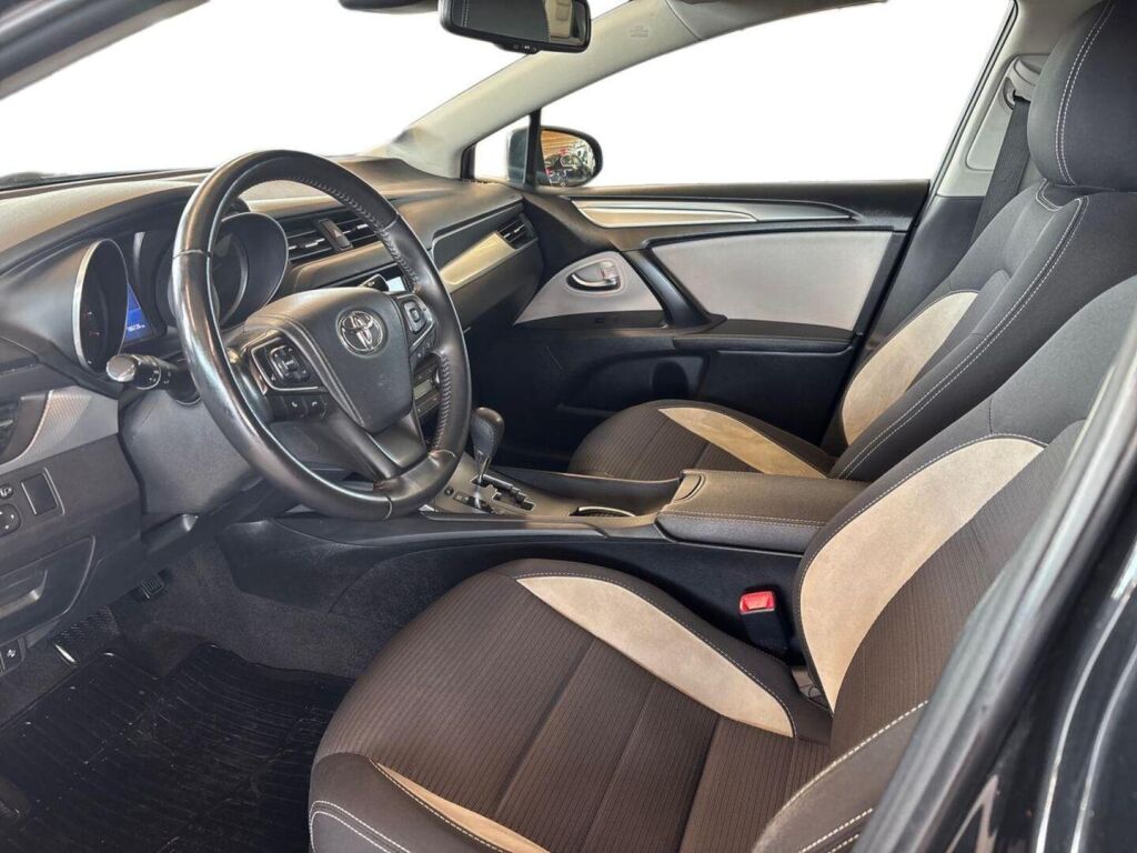 Toyota Avensis 2018 Musta
