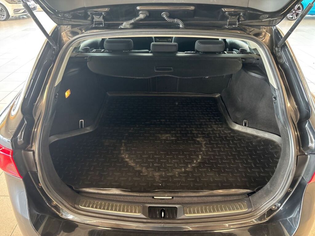 Toyota Avensis 2018 Musta