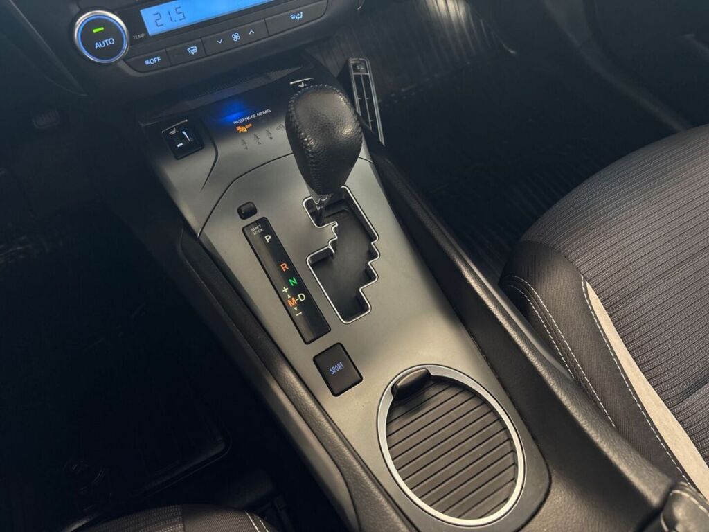 Toyota Avensis 2018 Musta