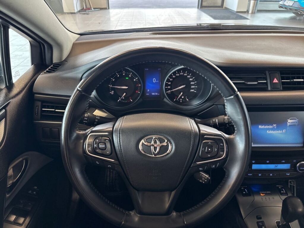 Toyota Avensis 2018 Musta