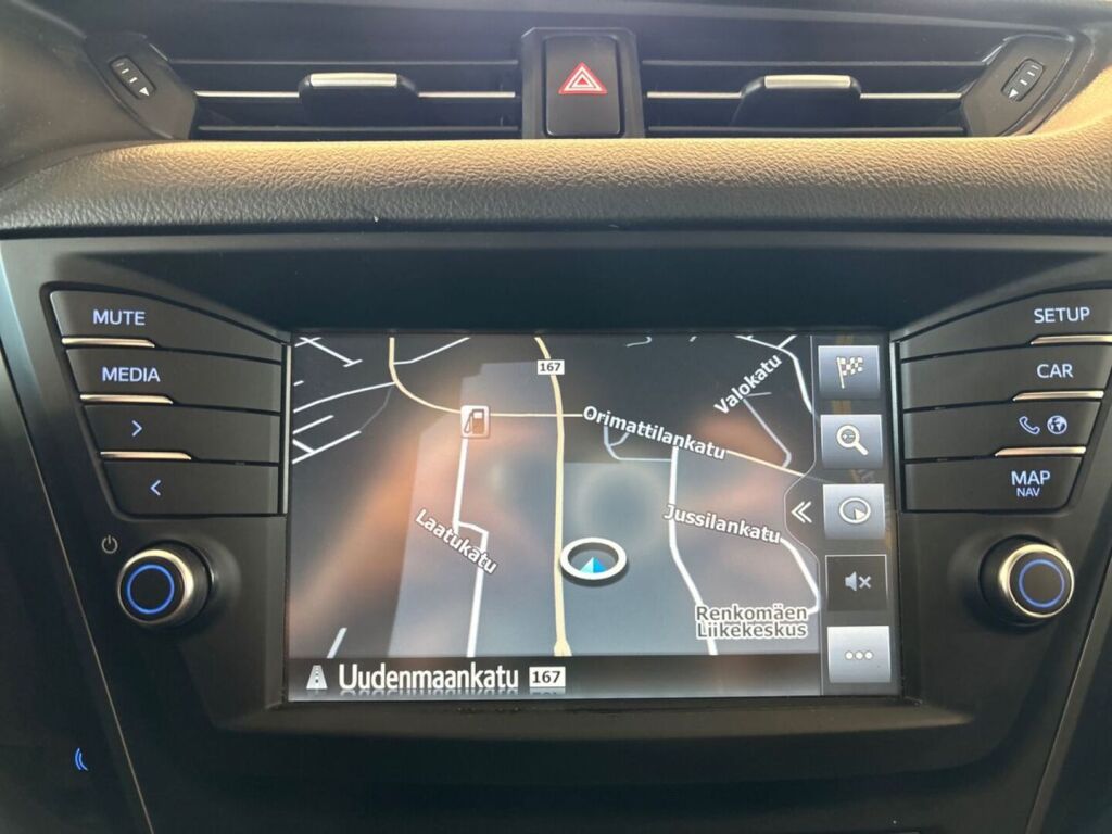 Toyota Avensis 2018 Musta