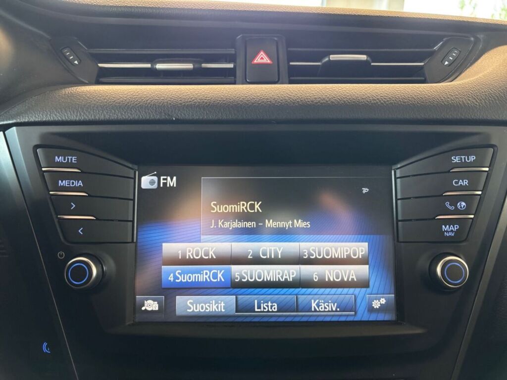 Toyota Avensis 2018 Musta