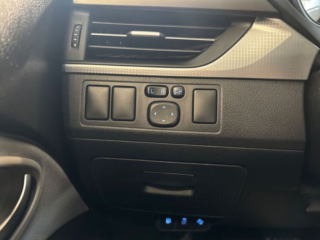 Toyota Avensis 2018 Musta