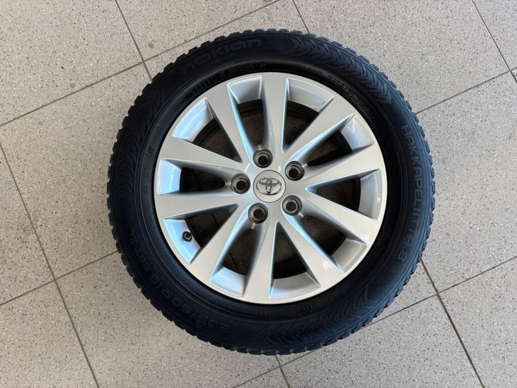 Toyota Avensis 2018 Musta